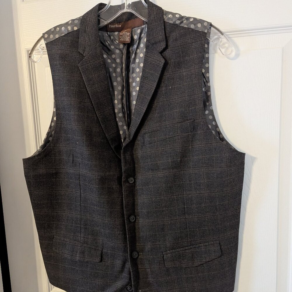Men's gray vest, Perry Ellis, size Med, $18.
